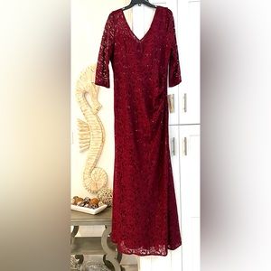 Stunning formal dress❣️